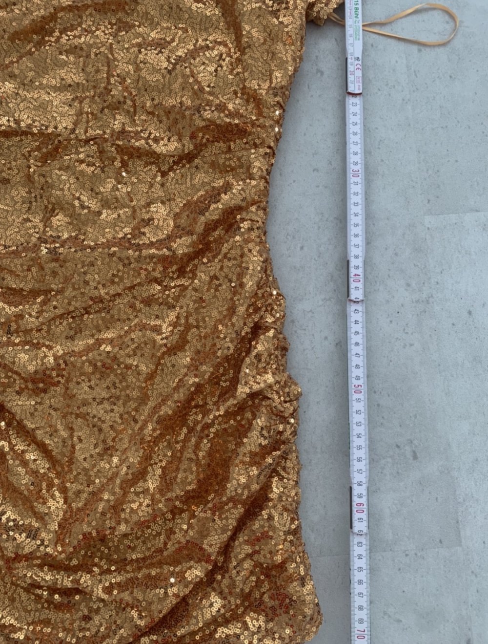brandneues Goldenes Kleid mit Etikett