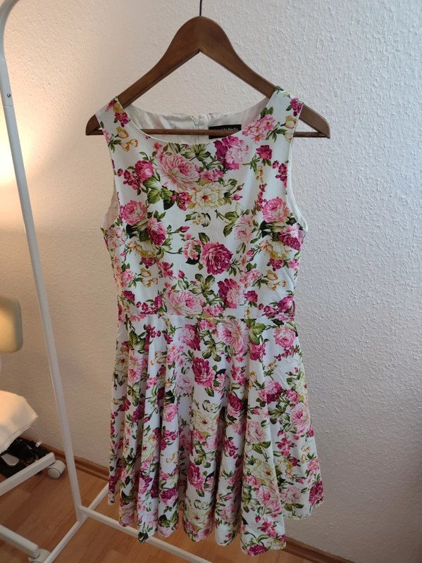 Wunderschönes festliches Sommerkleid