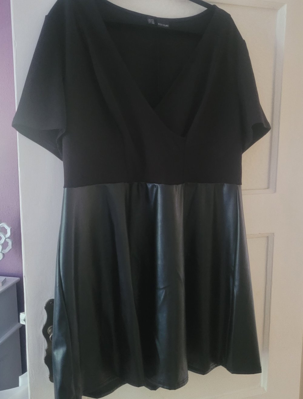 Kleid schwarz mit Leder