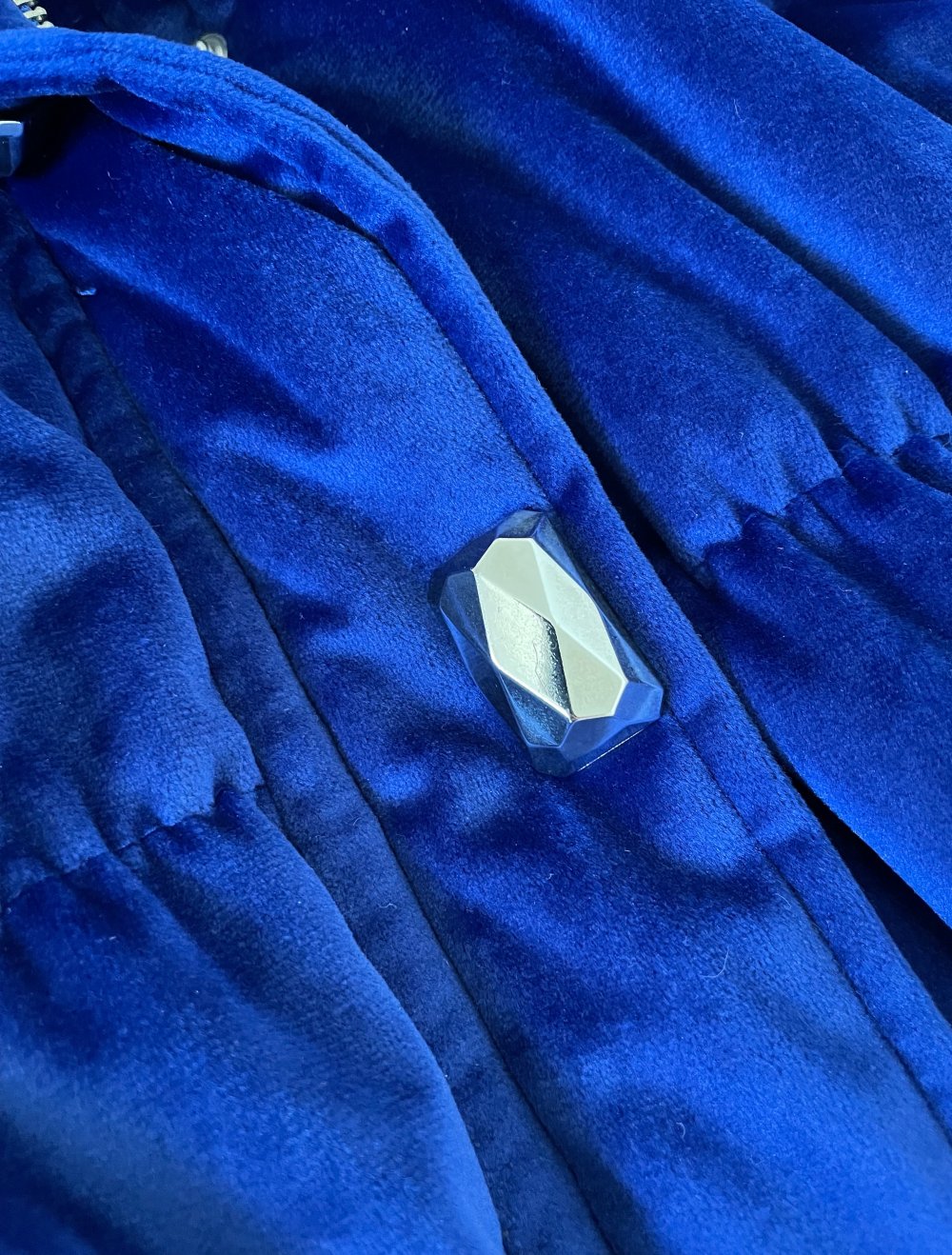 Elektrisch blaue Jacke