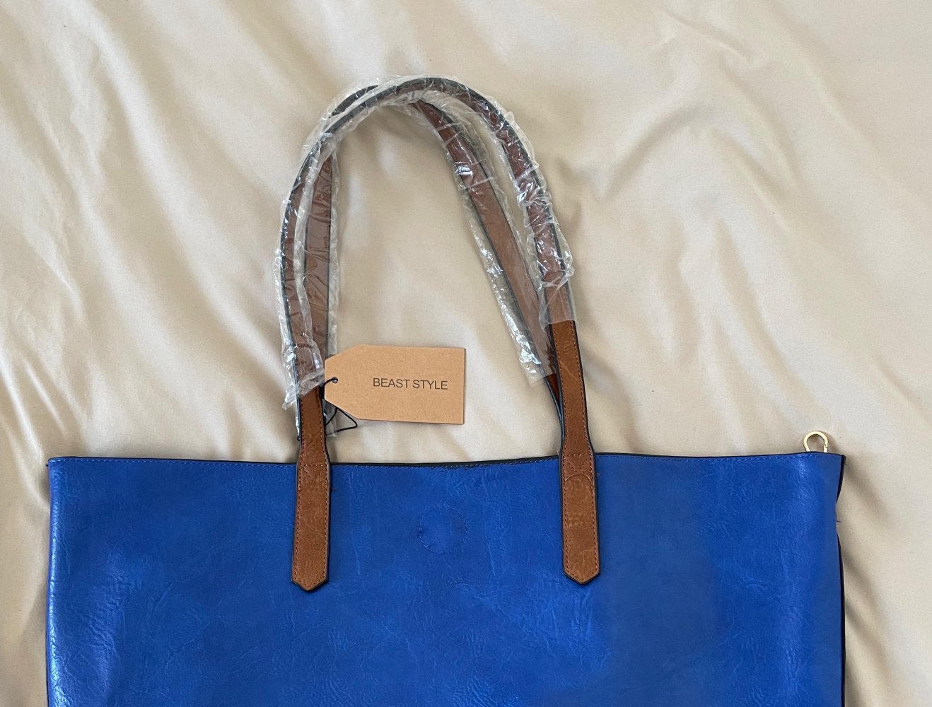 Blaue große Handtasche