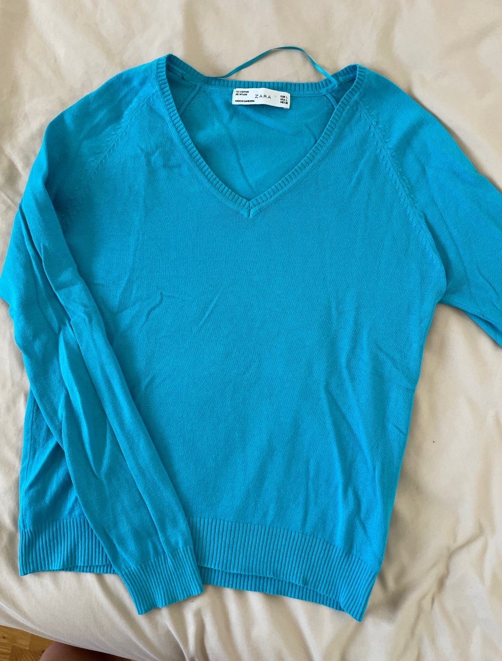 Türkiser Pulli aus feinem Stoff