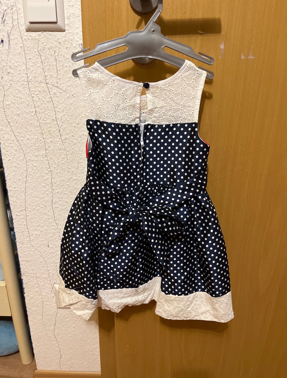 süßes festliches Sommerkleidchen