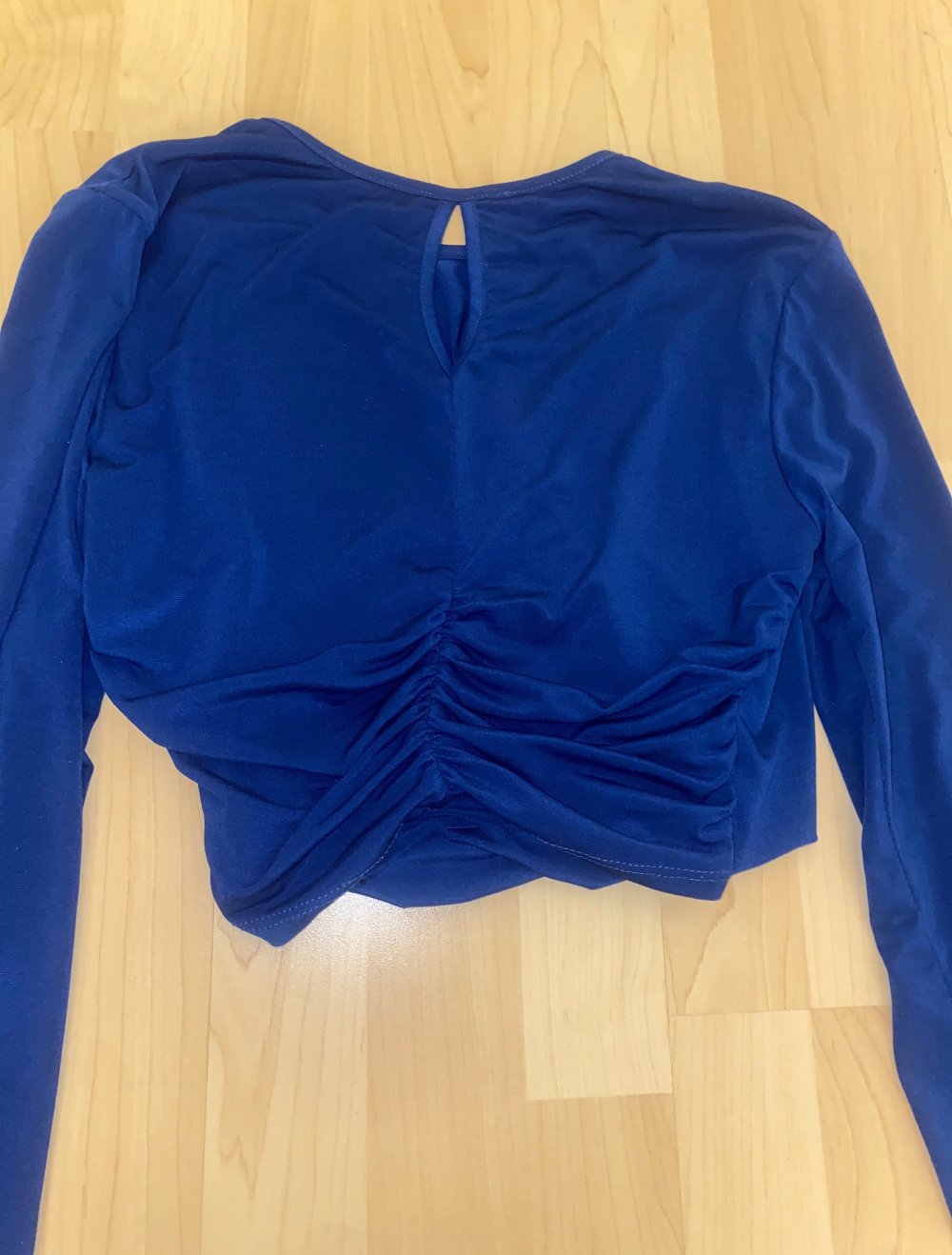 Blaues langarm Shirt