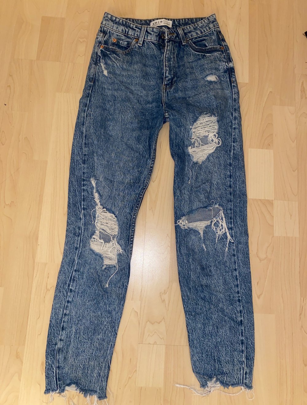 jeans mit Löcher