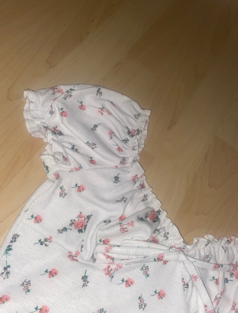 kurzes Shirt schulterfrei