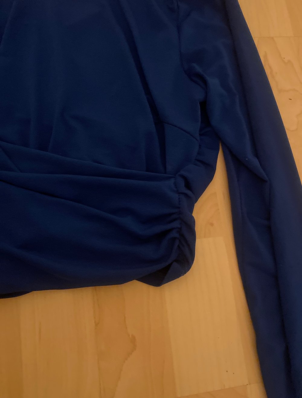 Blaues langarm Shirt