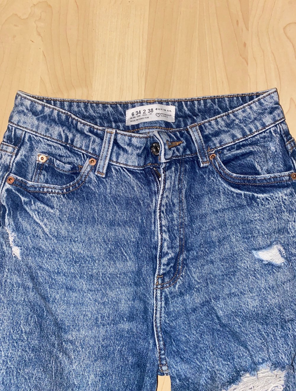 jeans mit Löcher