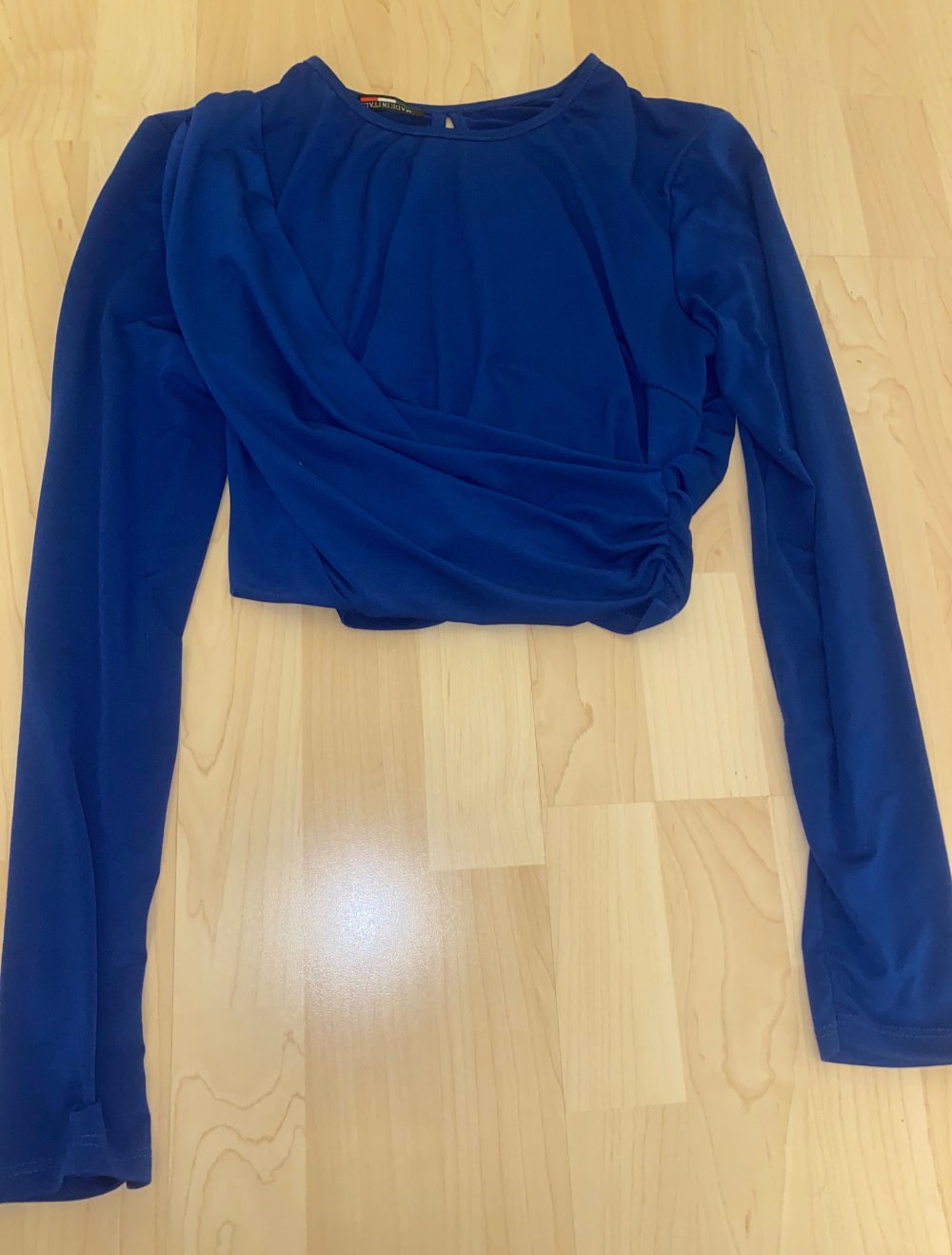 Blaues langarm Shirt