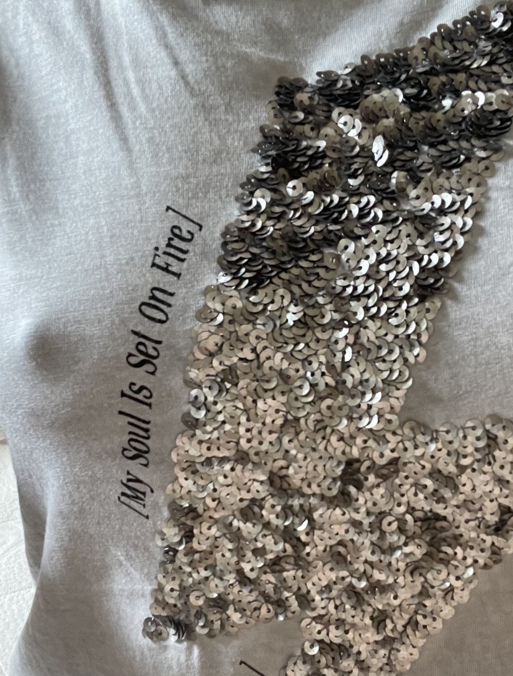 sexy T-Shirt von Hallhuber mit Pailletten Neuwertig