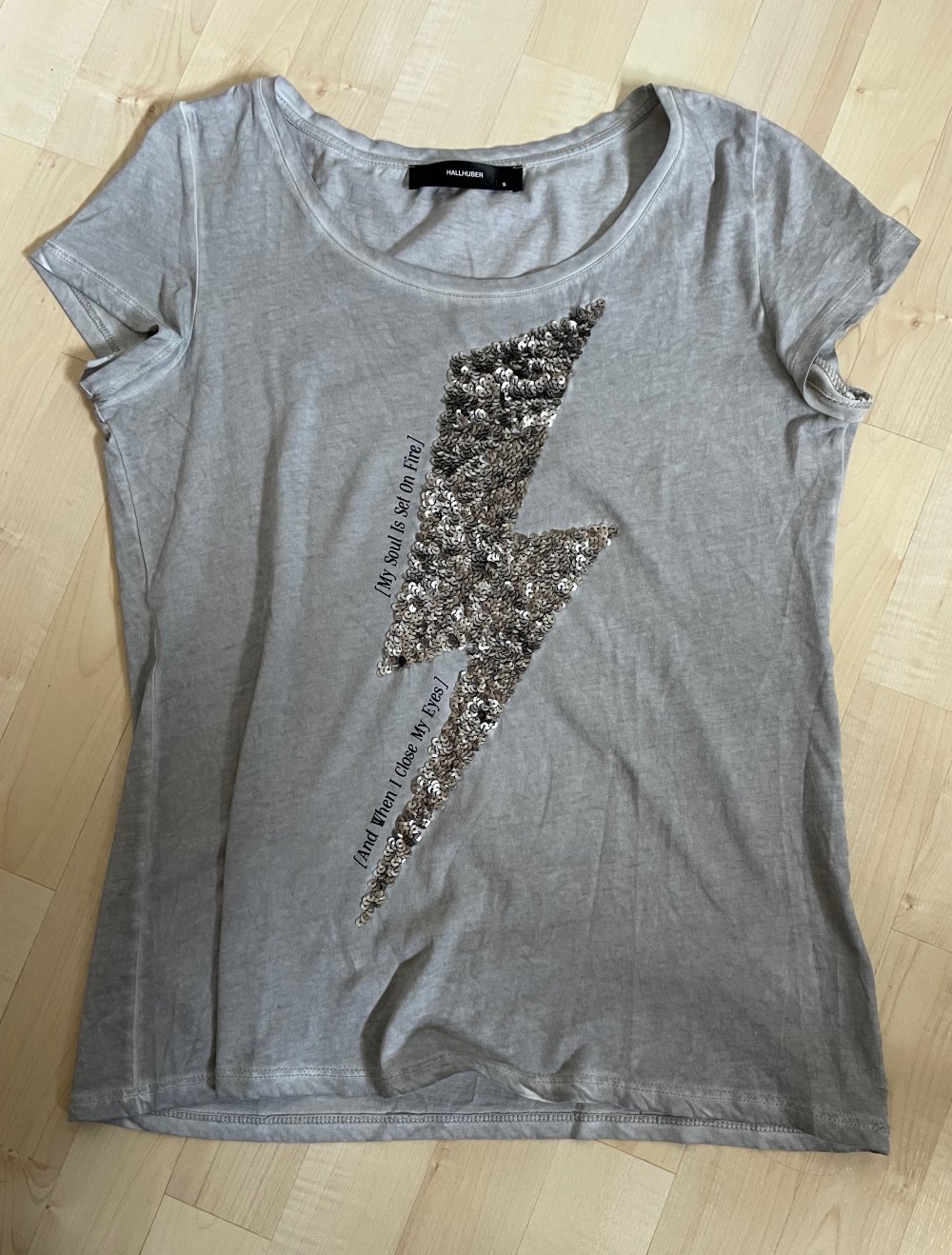 sexy T-Shirt von Hallhuber mit Pailletten Neuwertig