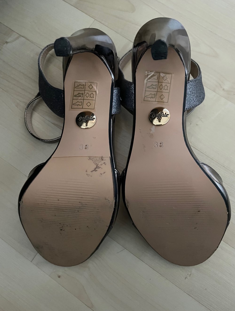 Sexy Sandaletten von Buffalo Gr. 38 neuwertig