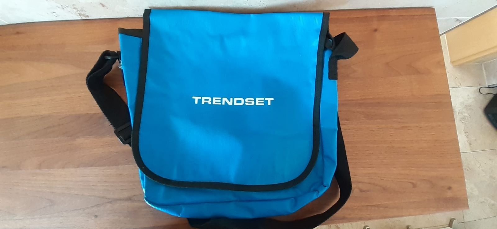 Trendset Umhängetasche blau