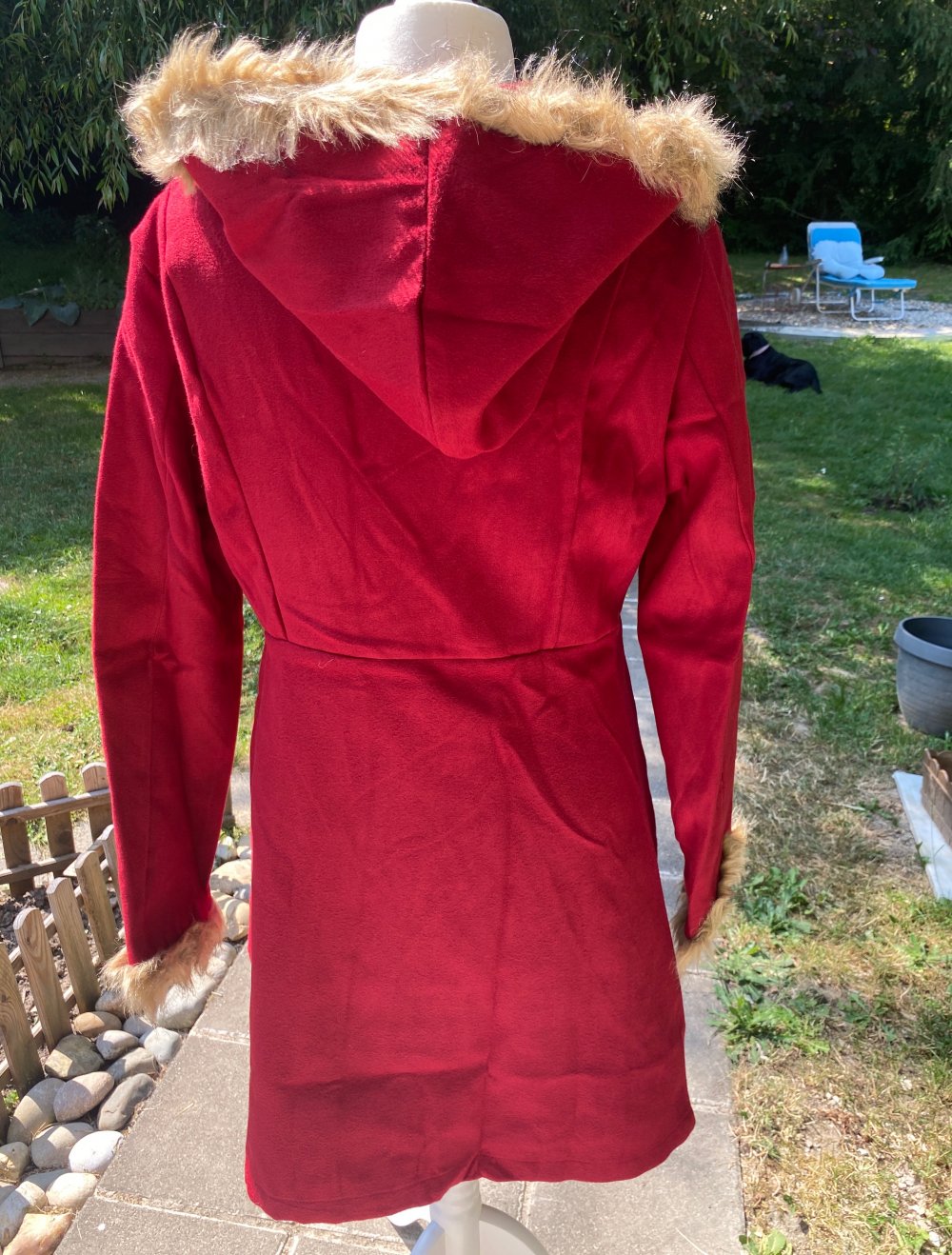 Brandneuer, leichter Mantel mit Kapuze, 38