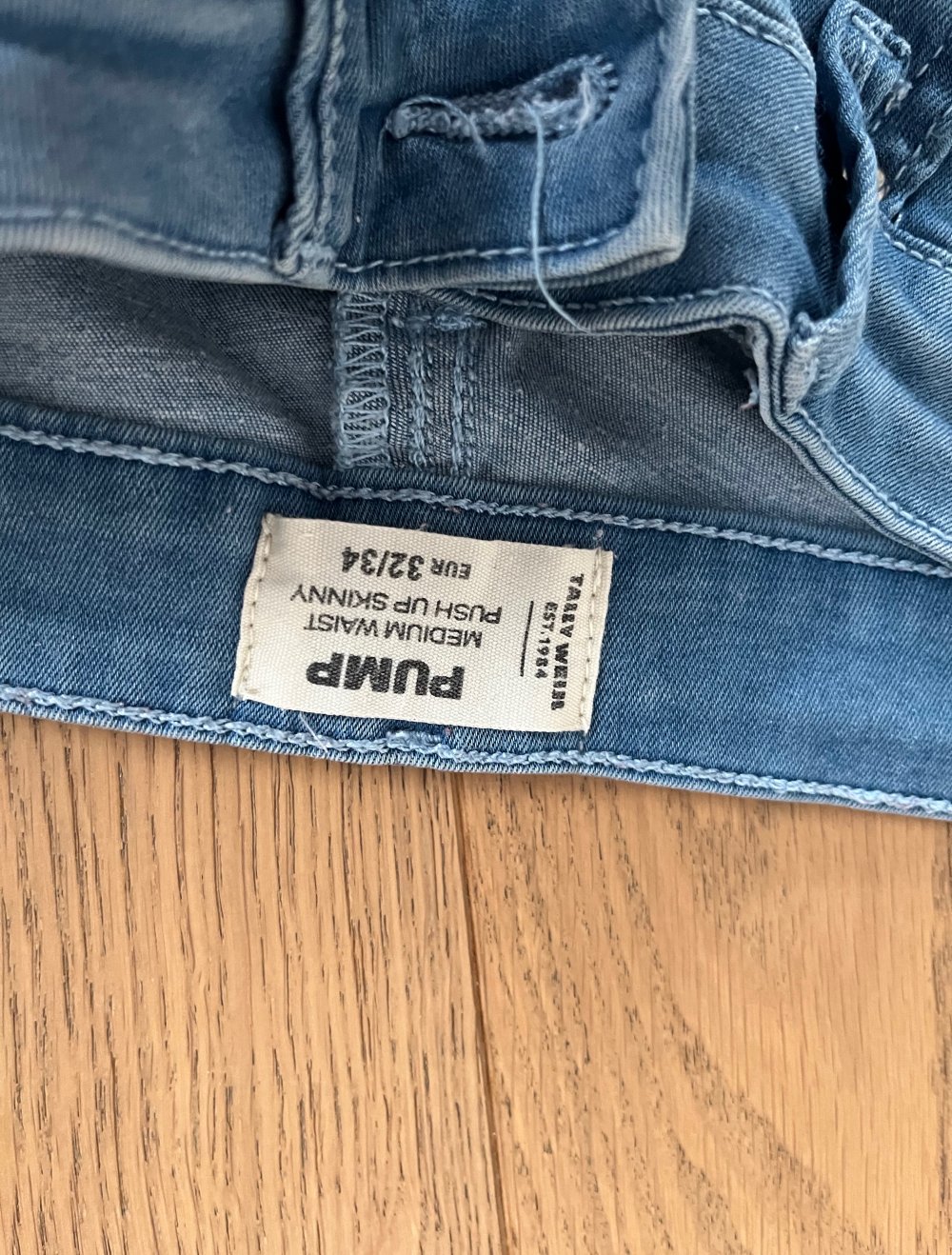 Hellblaue Jeans