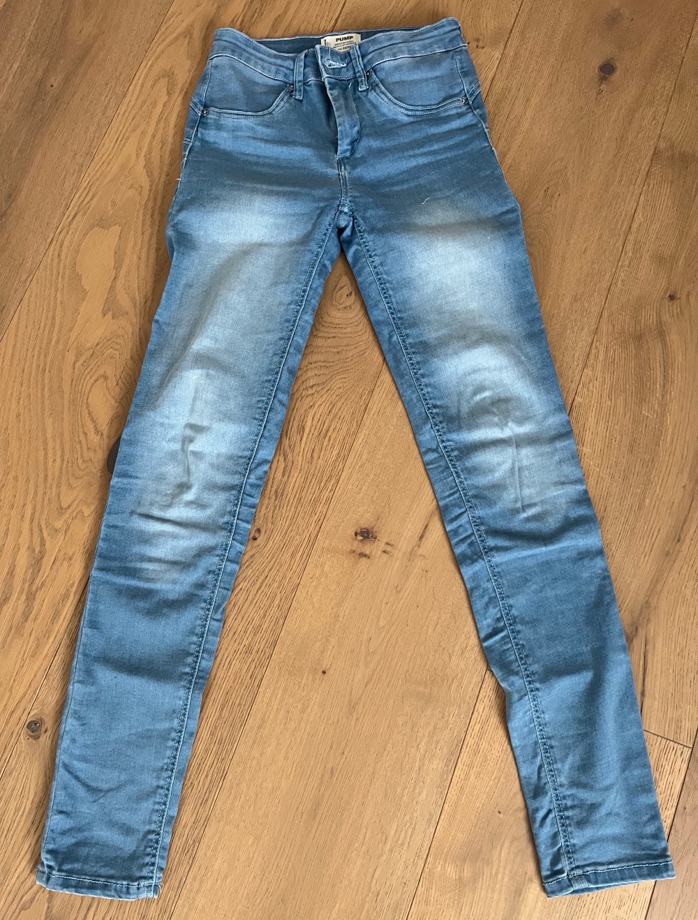 Hellblaue Jeans
