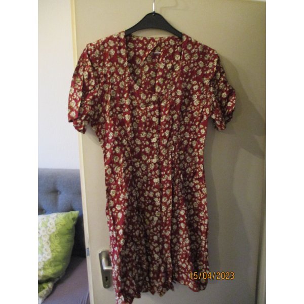 dunkelrotes Blümchen-Kleid
