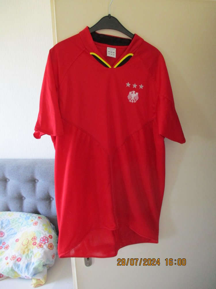 rotes Deutschland-Trikot XXL