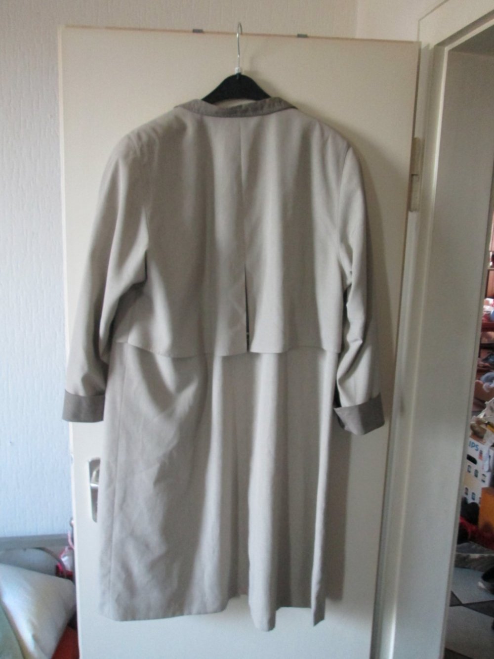 zartgrüner Kurzmantel