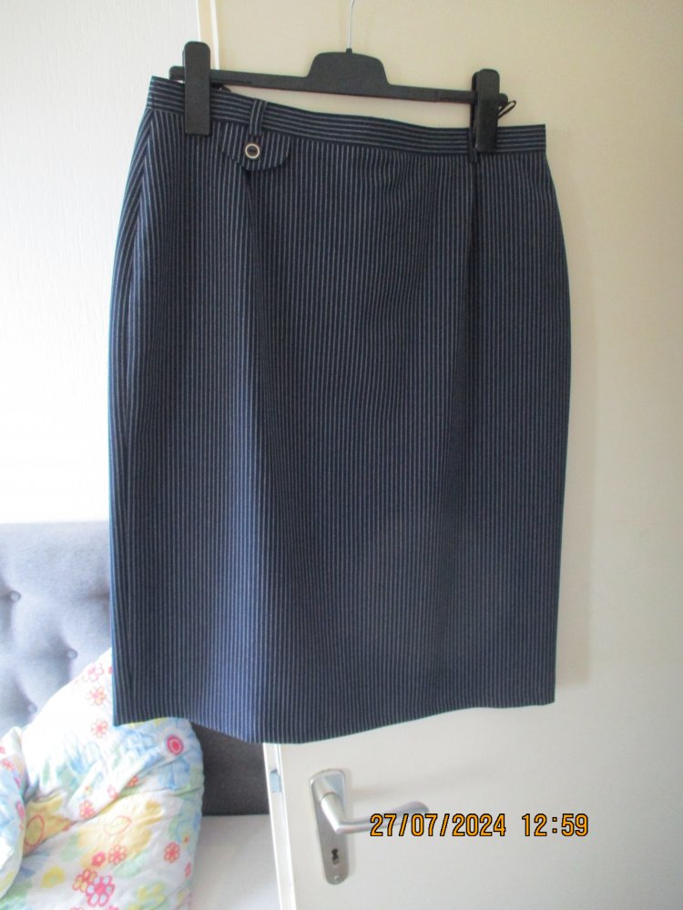 blau/weißer Rock Kurzgröße 23