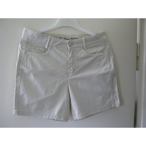 beiger Short