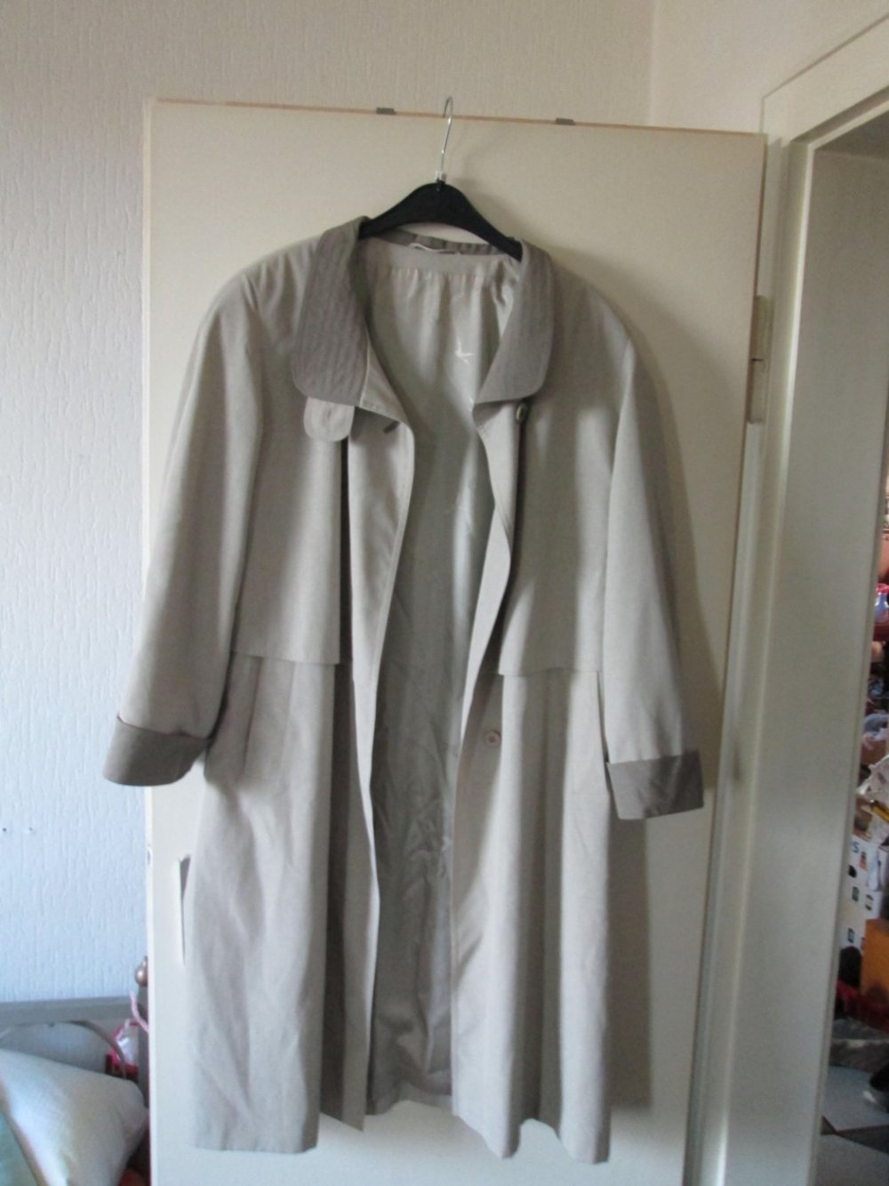 zartgrüner Kurzmantel