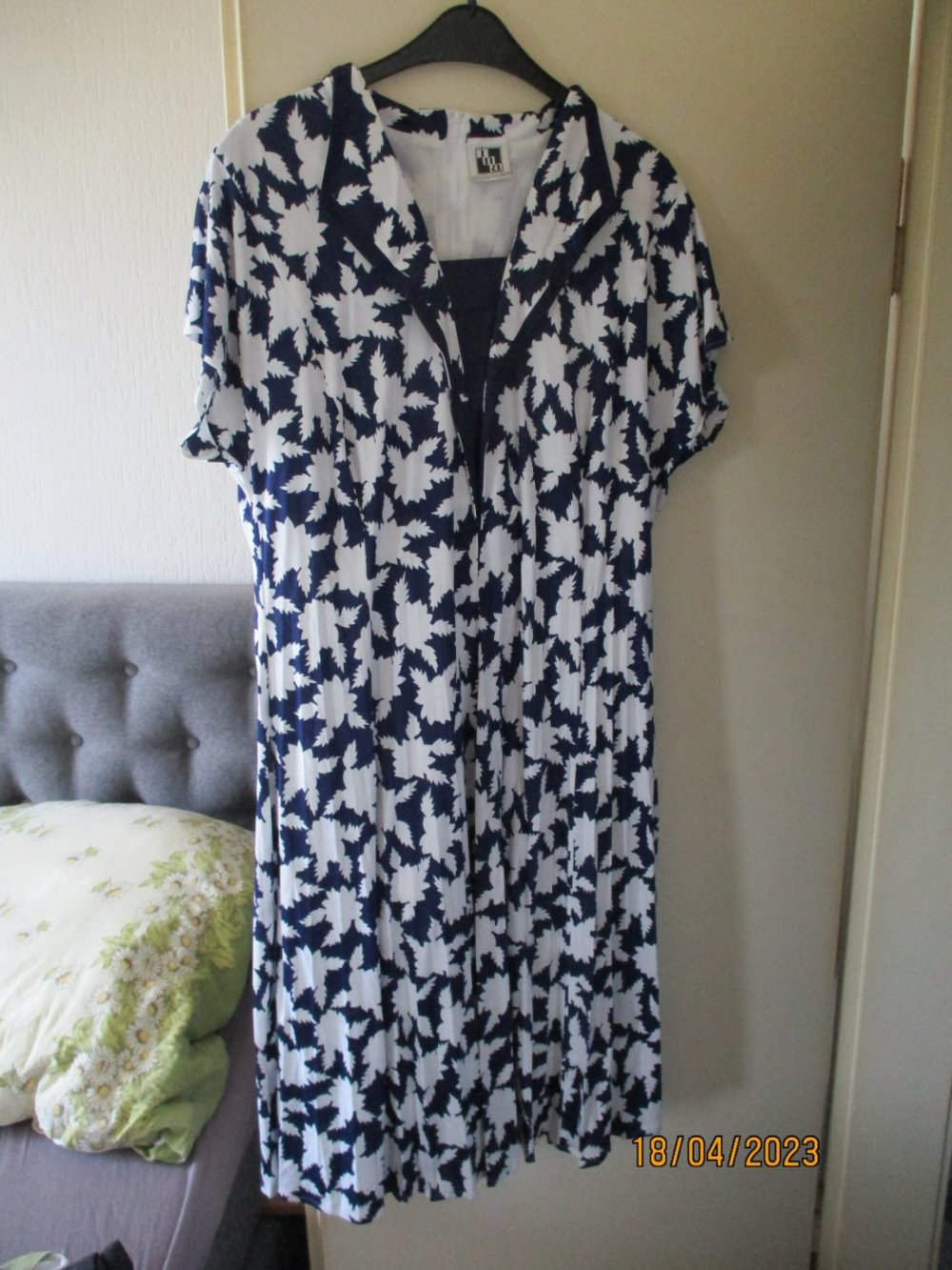 blau/ weißes Vintage-Kleid mit passendem Jäckchen