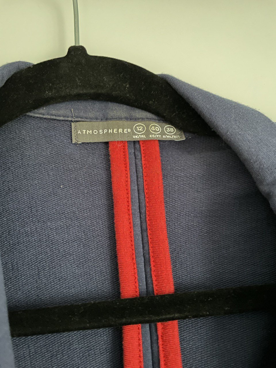 blauer Blazer mit zwei Taschen