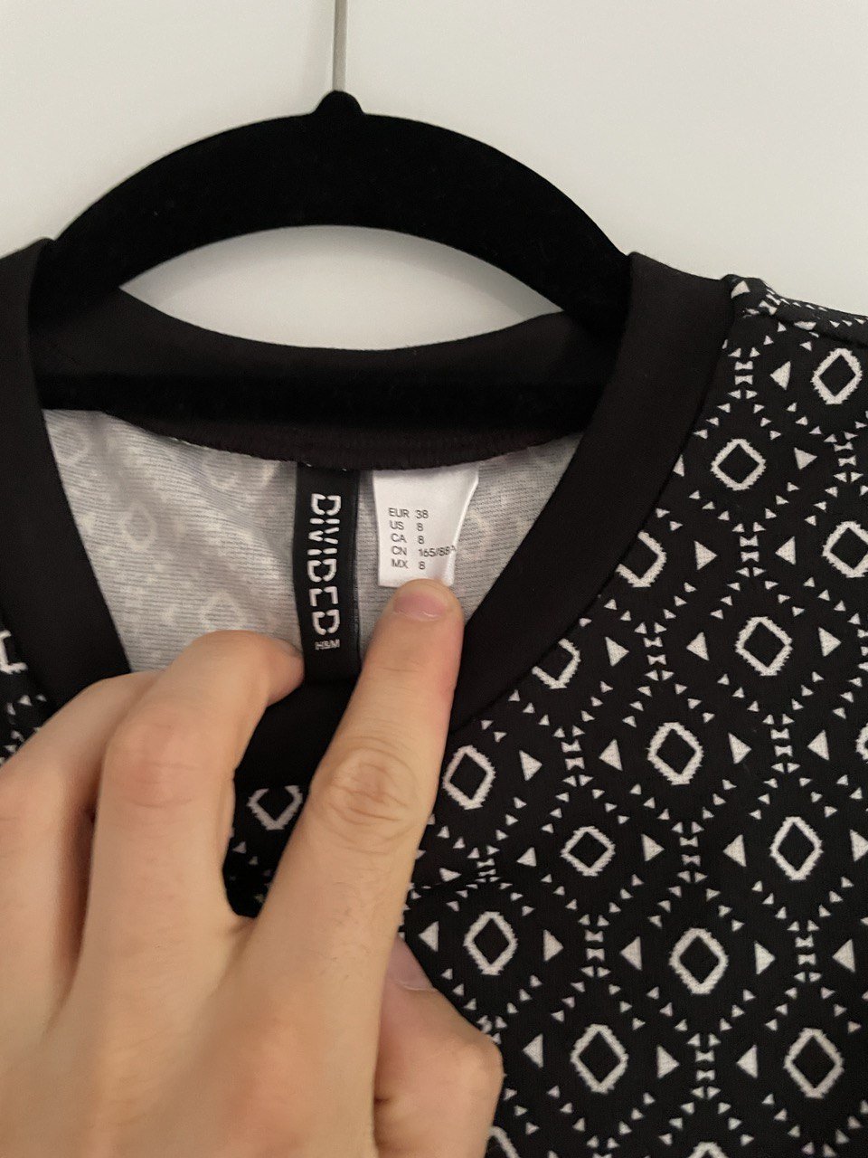 Figurbetontes kurzes Kleid