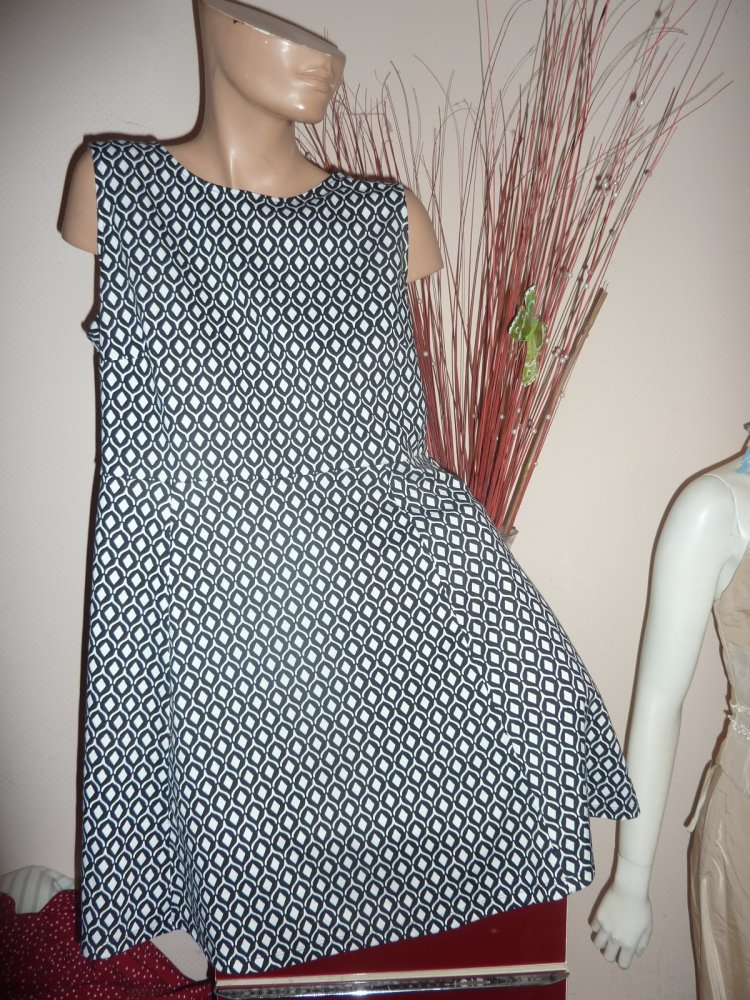 Kleid Sommerkleid Stretch XL 42 44 H & M schwarz weiß Coctailkleid Kofferkleid Jersey Shirtkleid