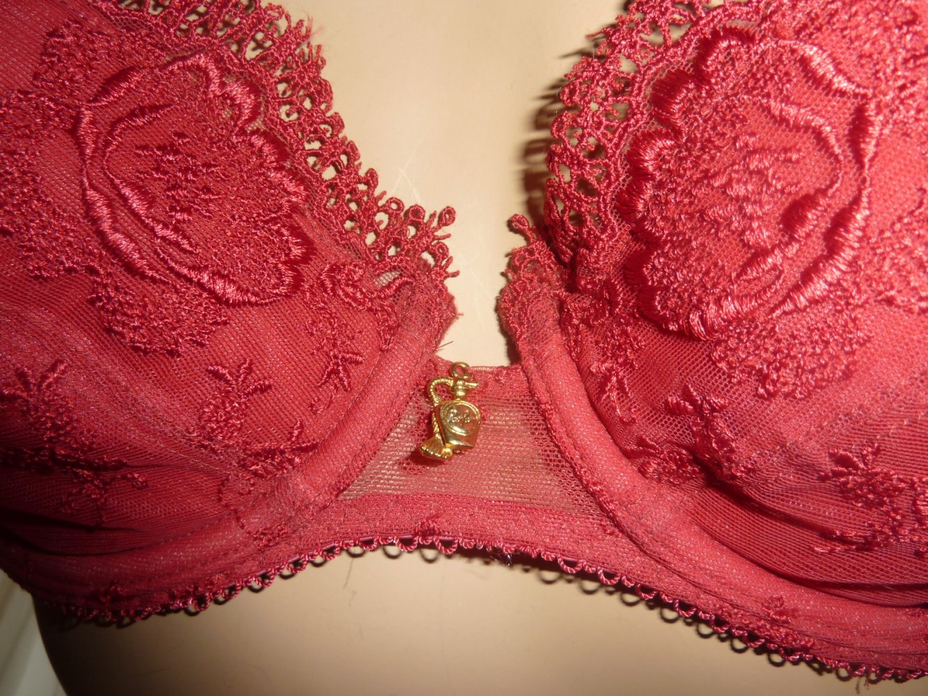 BH NEU 75 D 75D Marke DACAPO 72 € Neckholder Rot