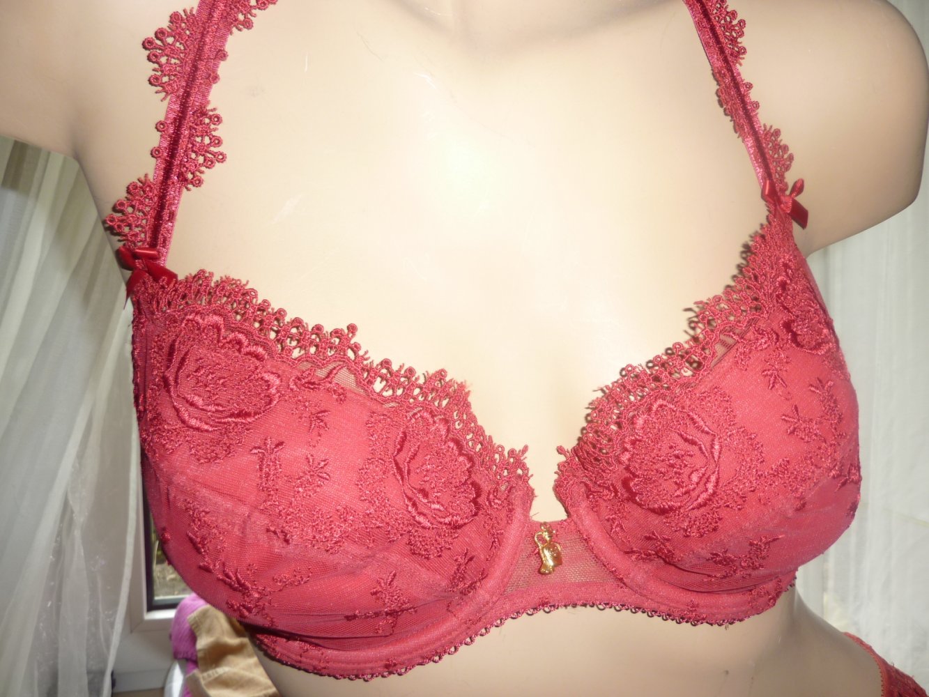 BH NEU 75 D 75D Marke DACAPO 72 € Neckholder Rot