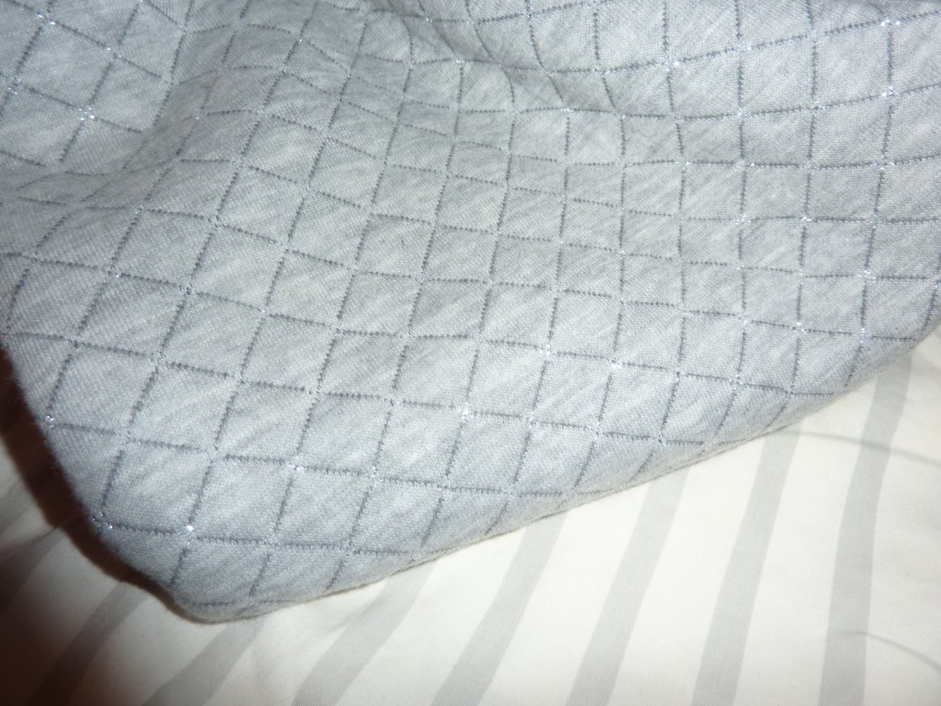 Stoff Stoffrest grau 135 x 150 breit nähen Winterstoff zweilagig Caro Glitzer