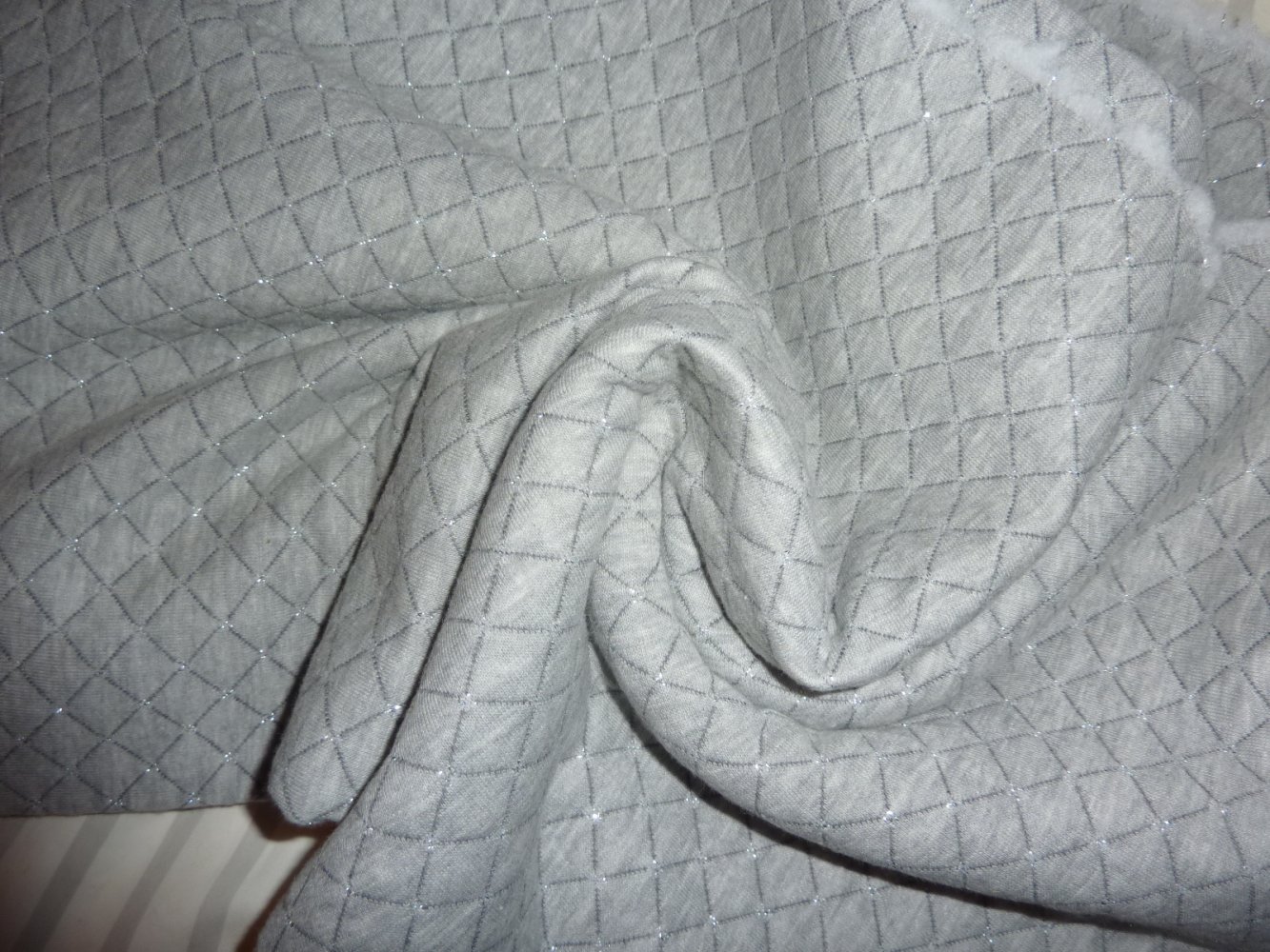 Stoff Stoffrest grau 135 x 150 breit nähen Winterstoff zweilagig Caro Glitzer