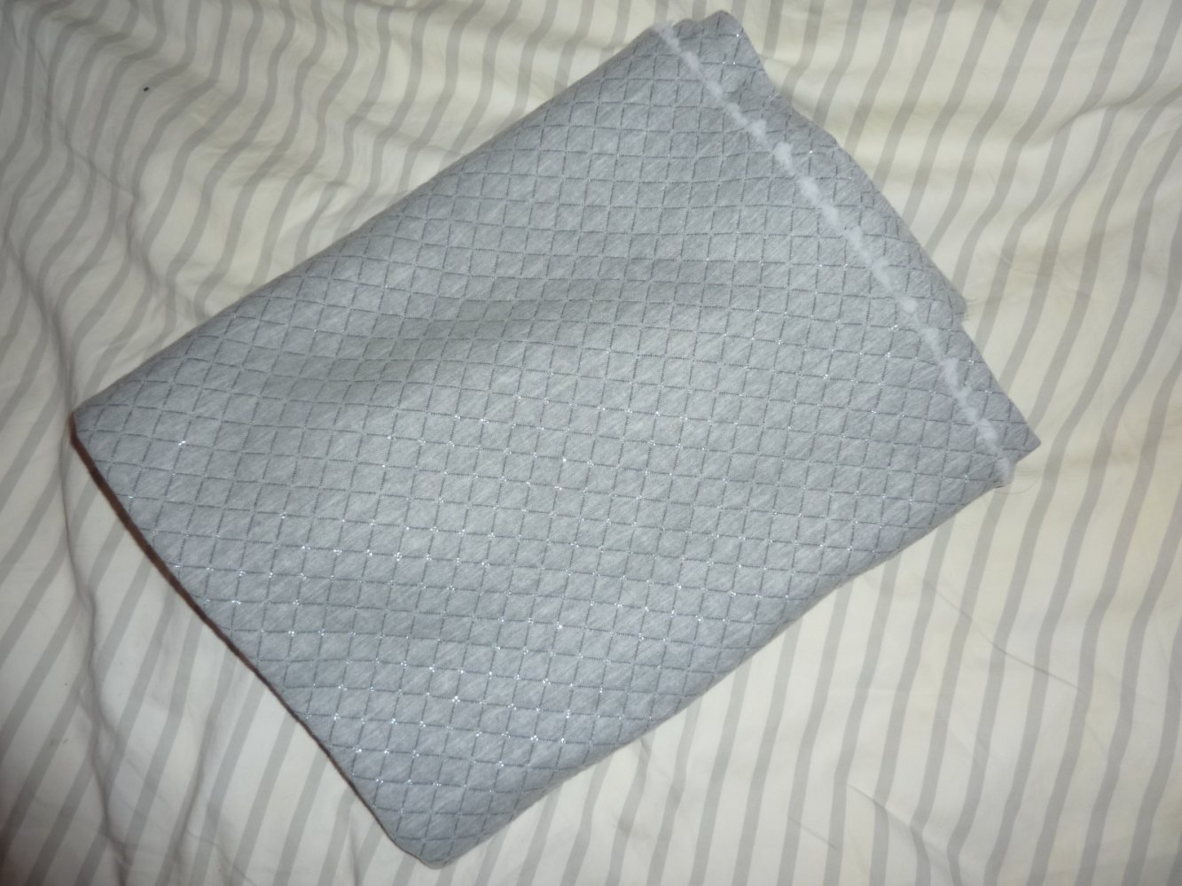 Stoff Stoffrest grau 135 x 150 breit nähen Winterstoff zweilagig Caro Glitzer