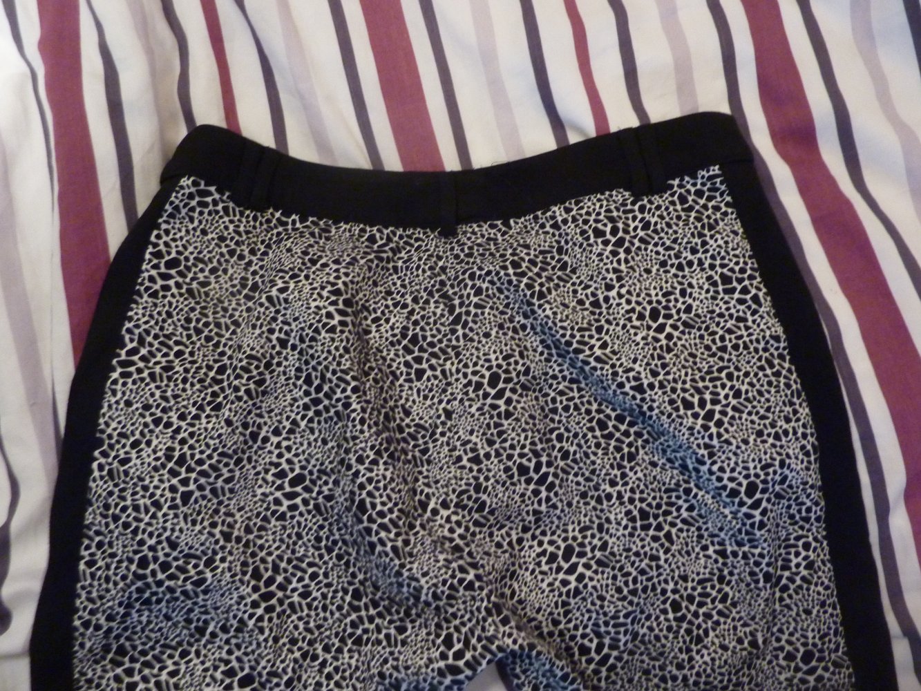 Damen Hose 38 S AirField schwarz weiß Animal Muster Stoffhose