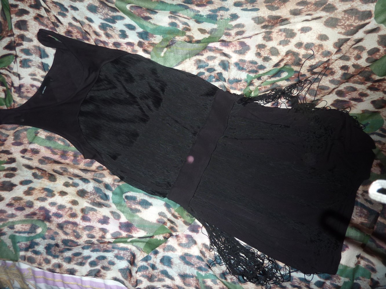 KLeid SExy FRansenkleid NEUwertig Viskose L wie M 40 42 Länge 104 cm schwarz Coctailkleid Sommerkleid Kofferkleid