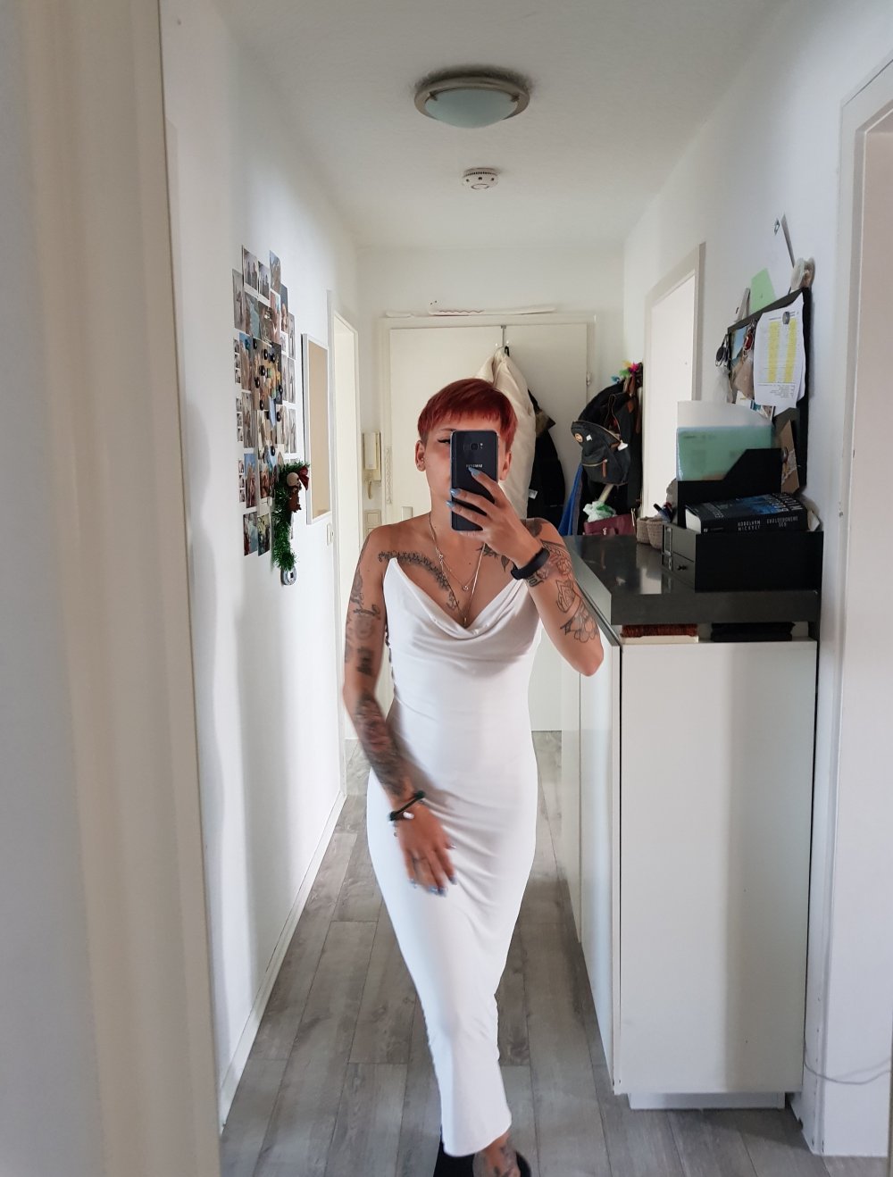 kleid weiss rückenfrei bodycon longsleeve wasserfall