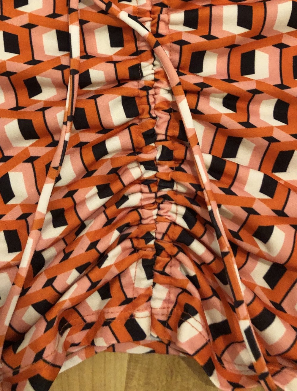 Langärmeliges Croptop mit Muster