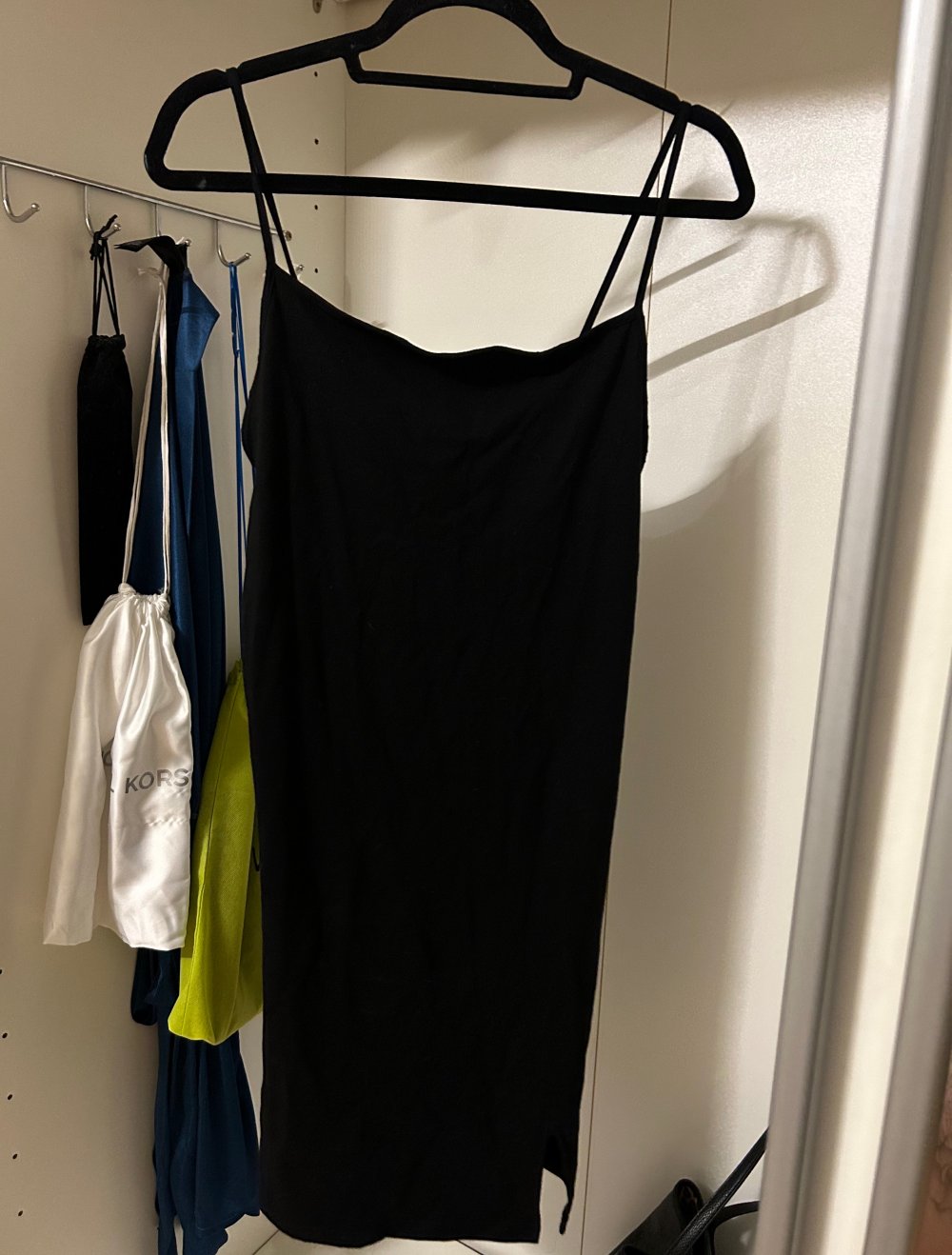 Schlichtes Schwarzes Damen Kleid