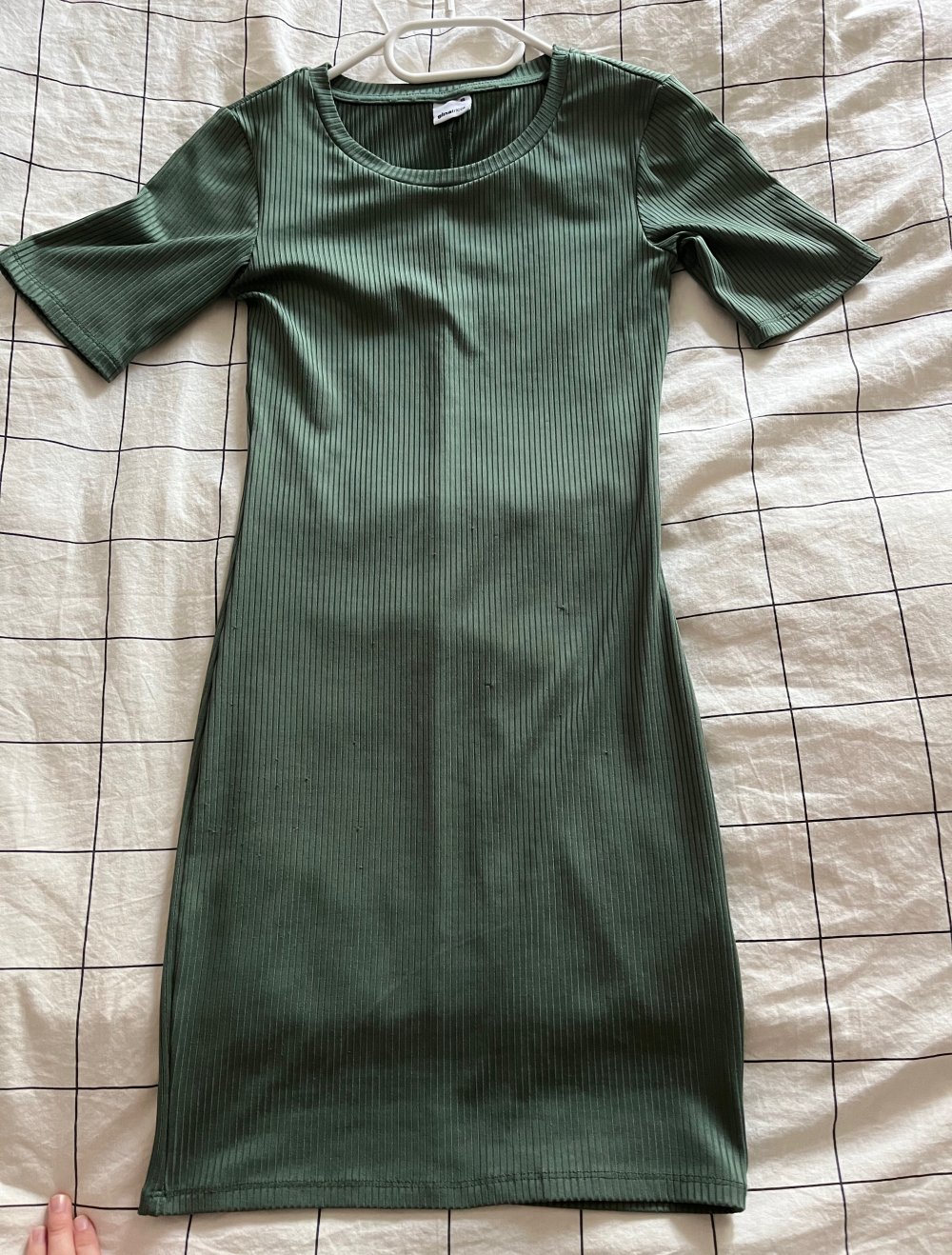 Gina tricot kleid grün