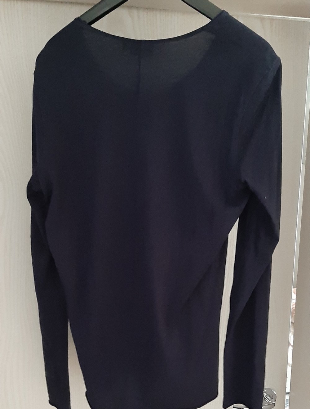 dunkelblaues Sweatshirt von Theo Turn in hot style