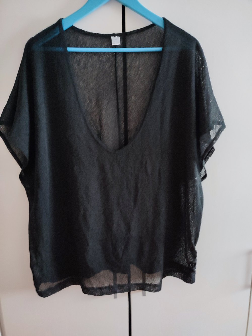 Sehr weiter, transparenter Pulli