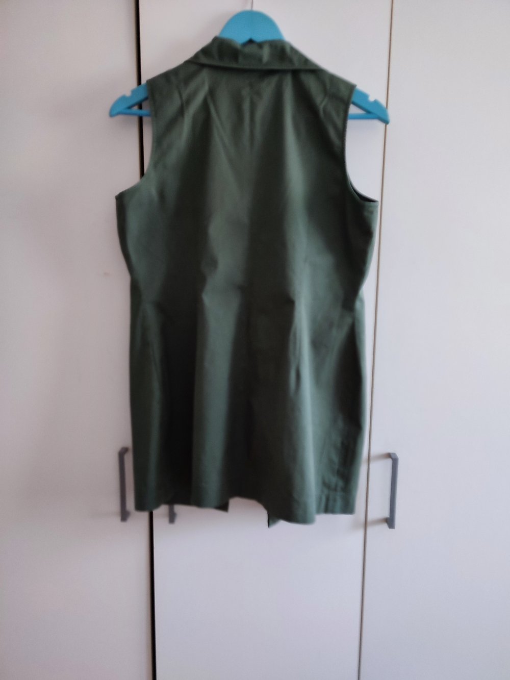 Ärmellose grüne Jacke von Go-In