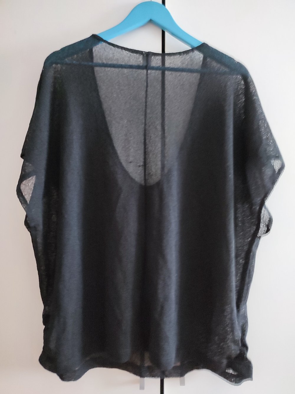 Sehr weiter, transparenter Pulli