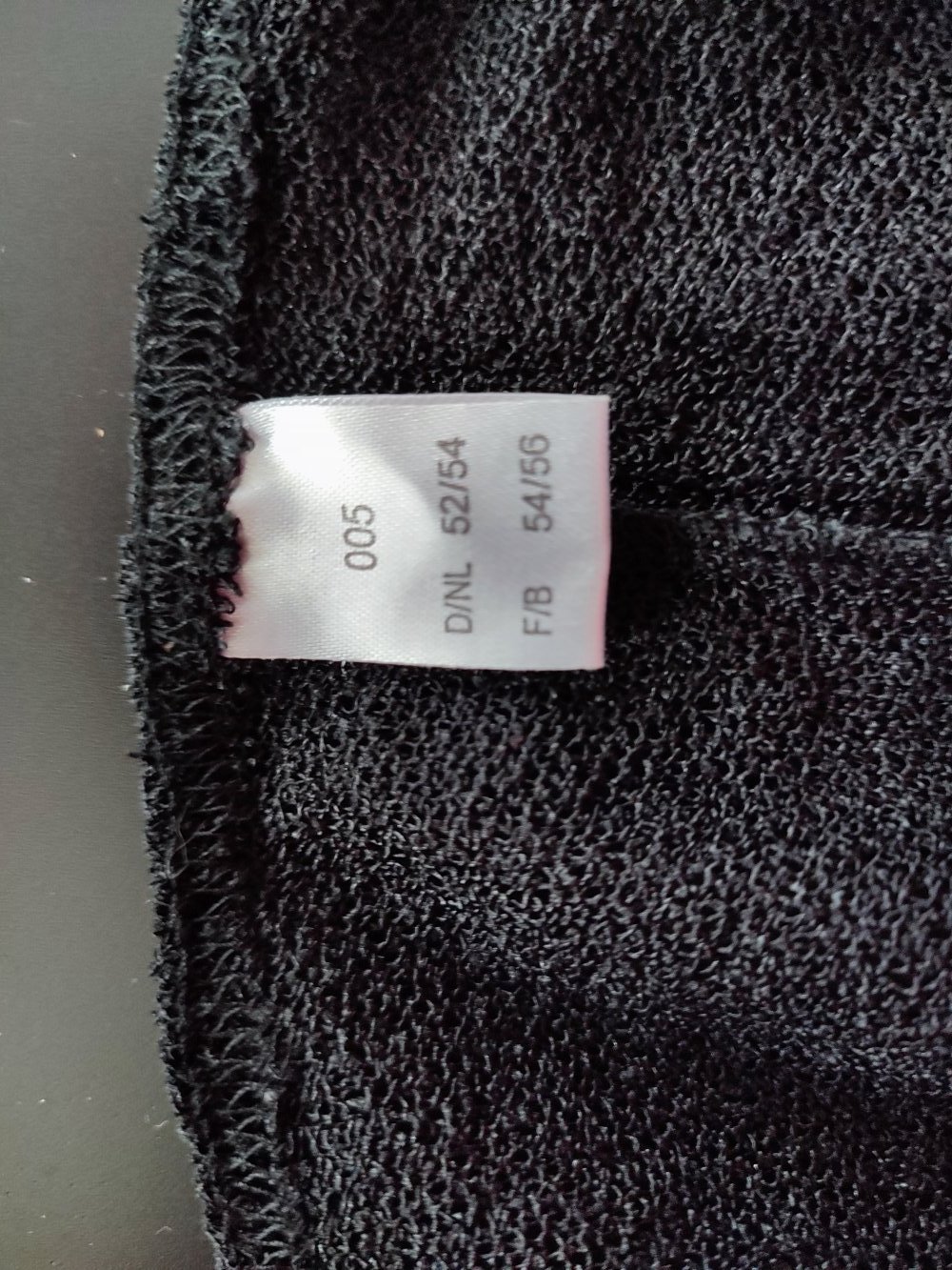 Sehr weiter, transparenter Pulli