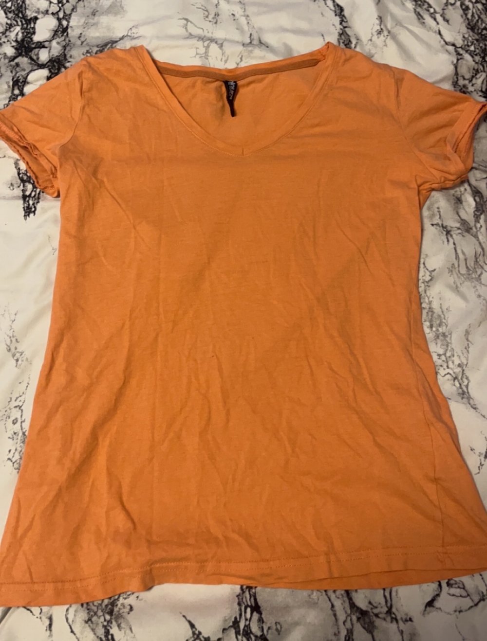 orangenes tshirt