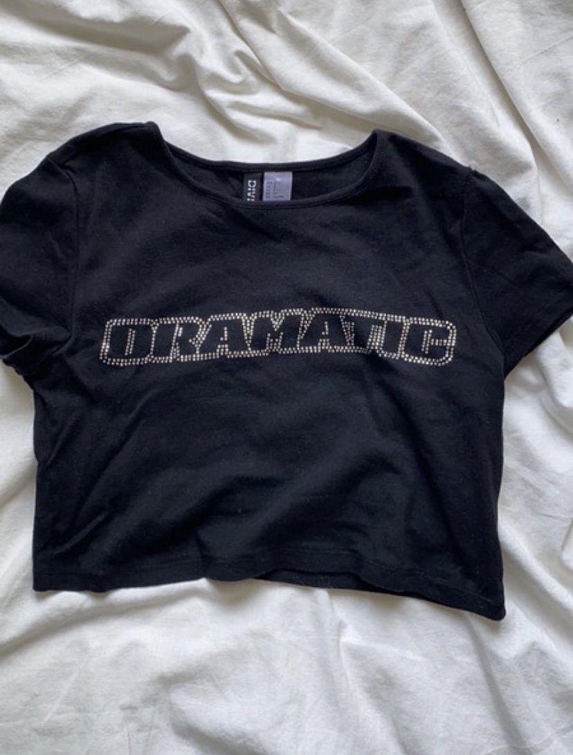 schwarzes y2k crop top