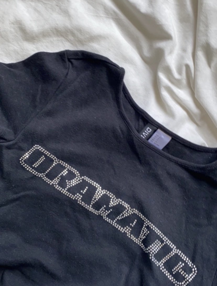 schwarzes y2k crop top