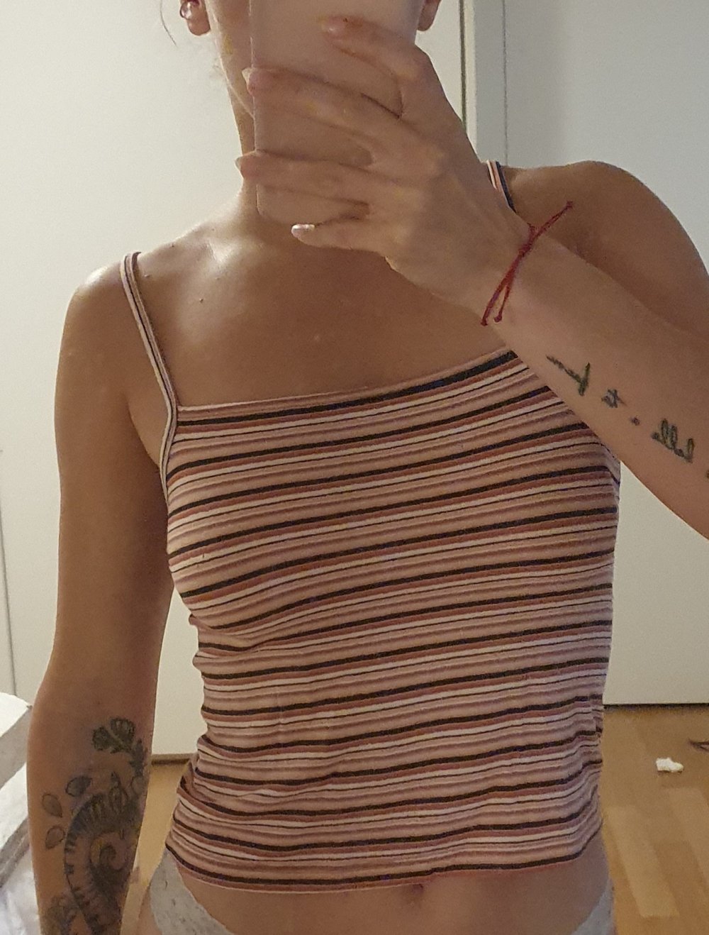 Spagetthi-Ärmel Top von Brandy Melville